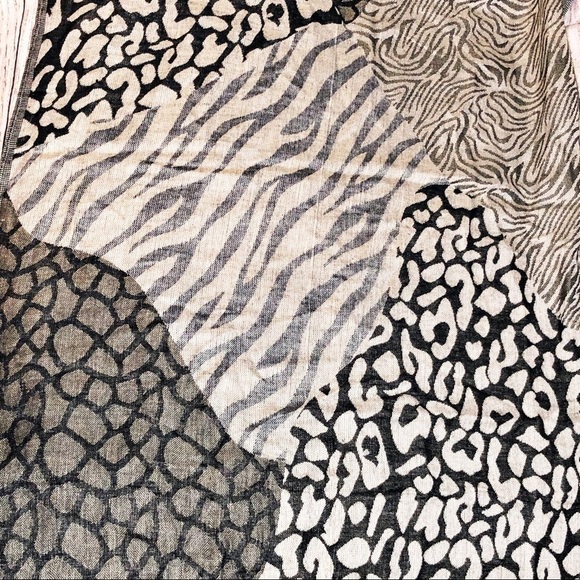 Animal print blanket scarf Brown and Black - Picture 4 of 4